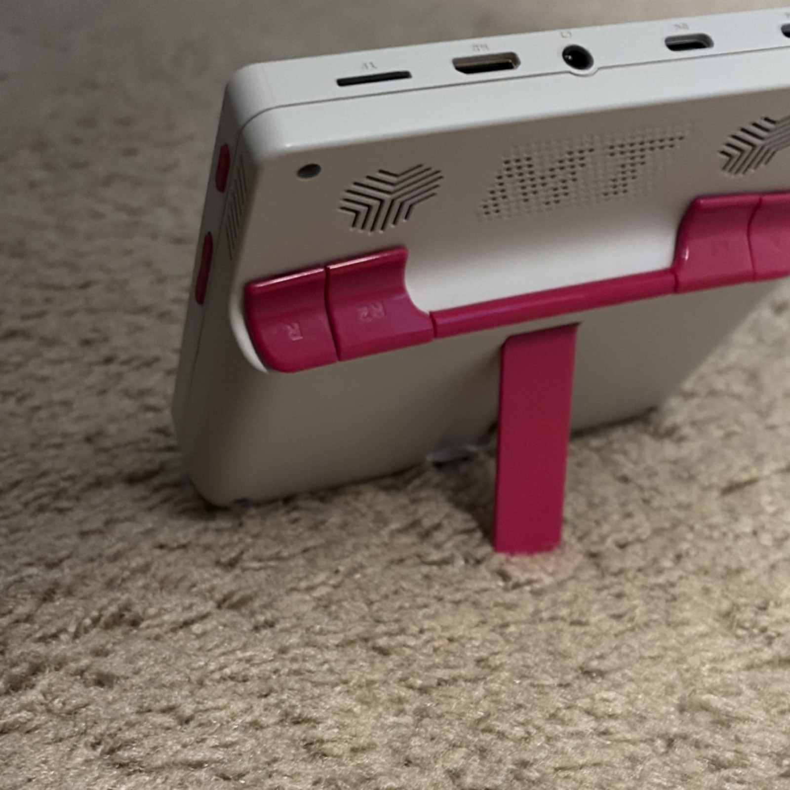 GAMEMT Handheld Video Game Console White Pink Stand HDMI USB Multiple Games