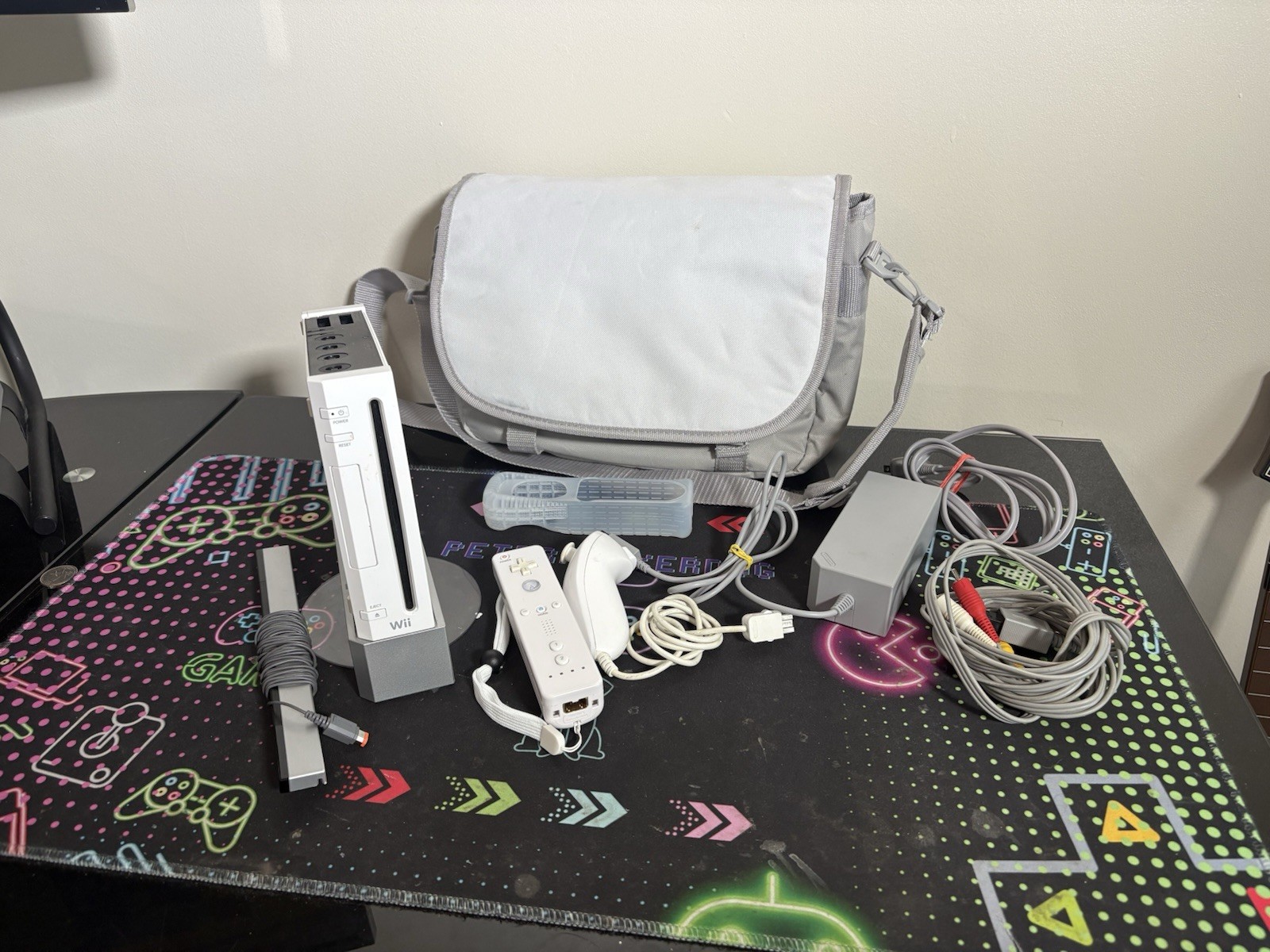 Nintendo Wii Console Bundle Tested Works RVL-001 GameCube Compatible With Bag