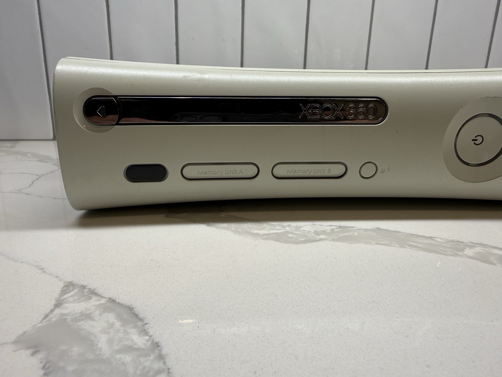 Microsoft Xbox 360 White Console NOT WORKING FOR PARTS ONLY – No Cords Red Ring
