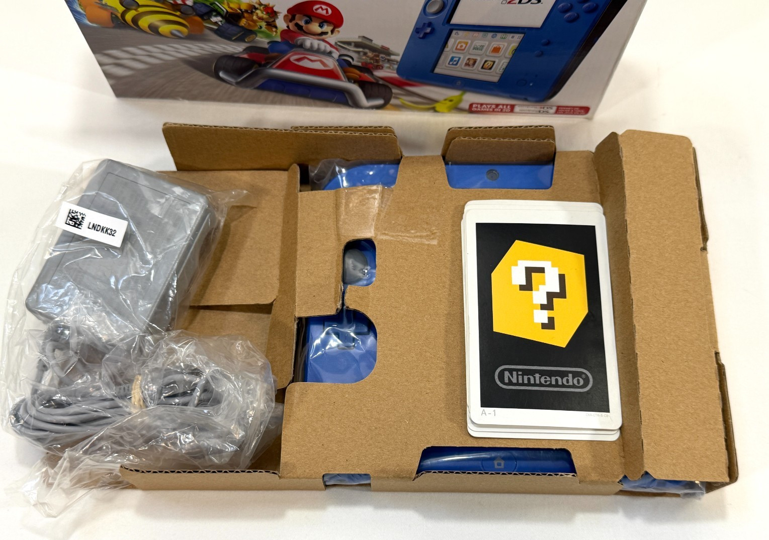 Nintendo 2DS Mario Kart 7 Pre-Installed Electric Blue 2 in Box w/Charger & Cards