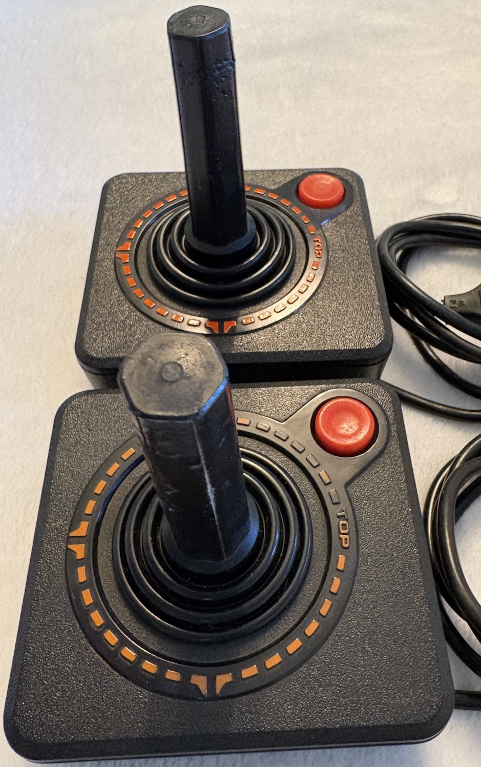 TESTED Atari 2600 Full Bundle: Sixer Console, 20 Games, 4 Controllers – Video