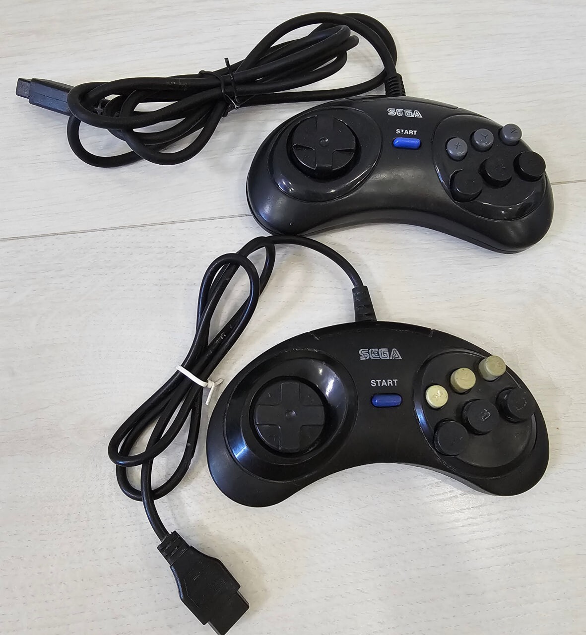 Mega Drive 2 Vintage Retro 1990s Game Console 16 bit analog Sega read descript