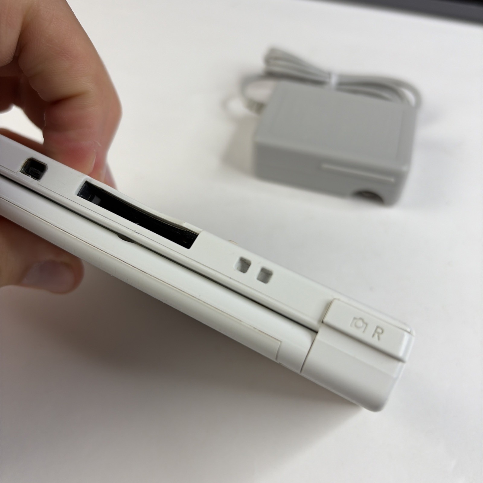 Nintendo DSi White Handheld Game Console with Charger. TESTED/WORKING US Model