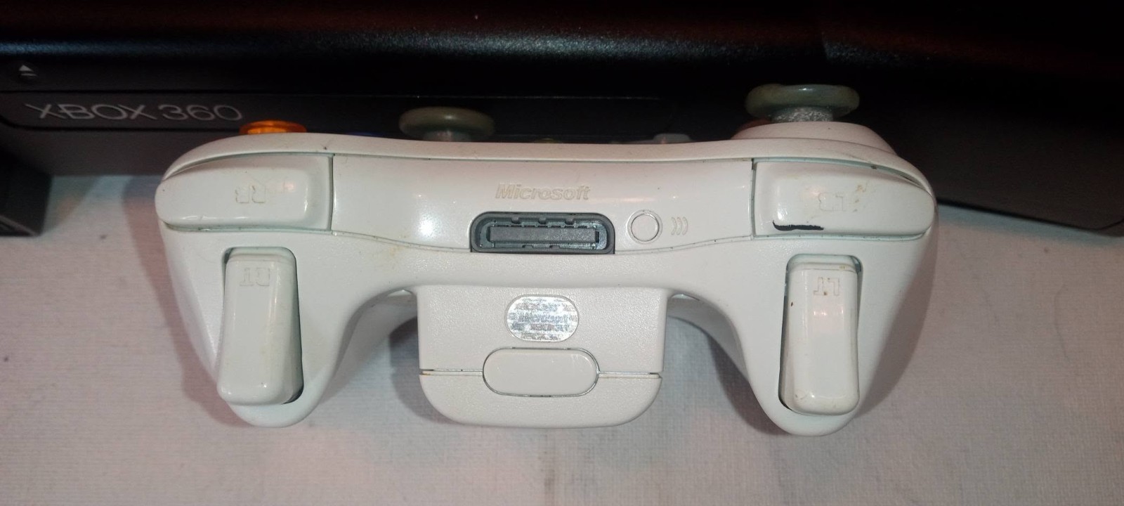 Microsoft Xbox 360 S Console W/HDD/Cords + white controller works great tested