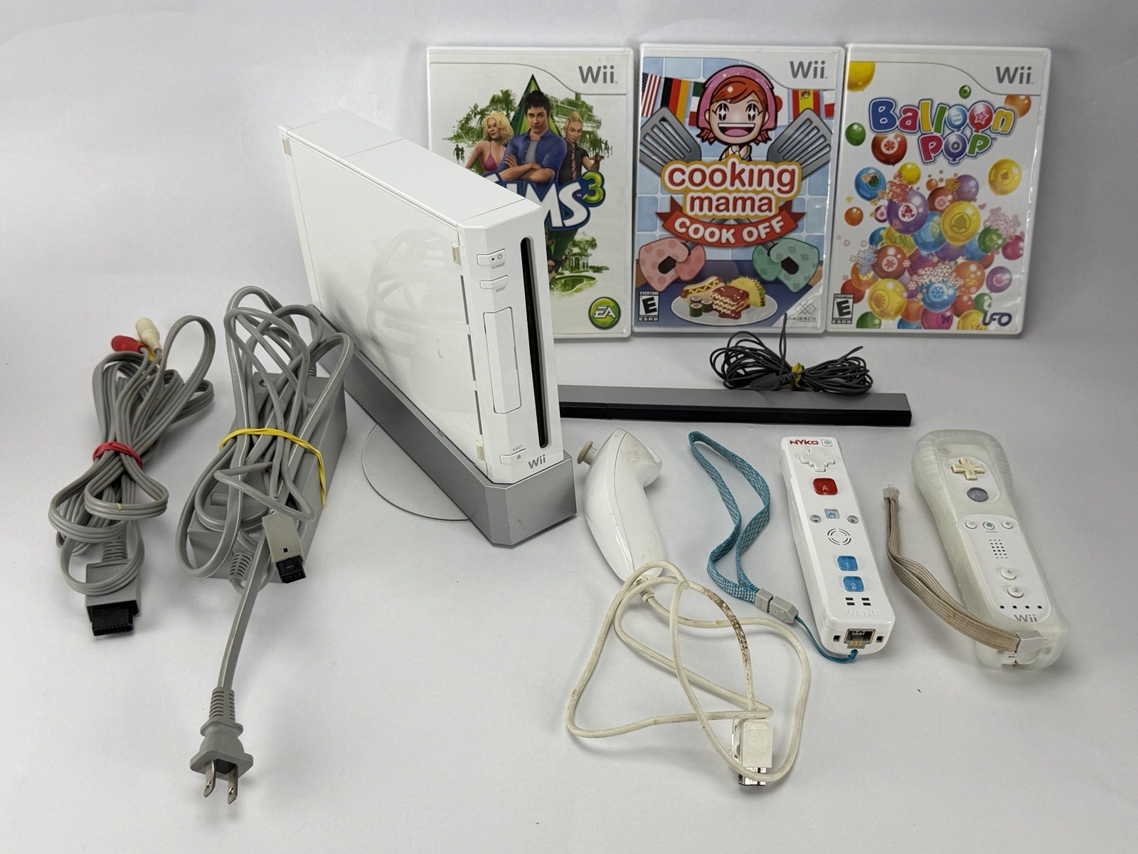 Nintendo Wii RVL001 White Console System w/ 3 Games Wii Bundle Working!