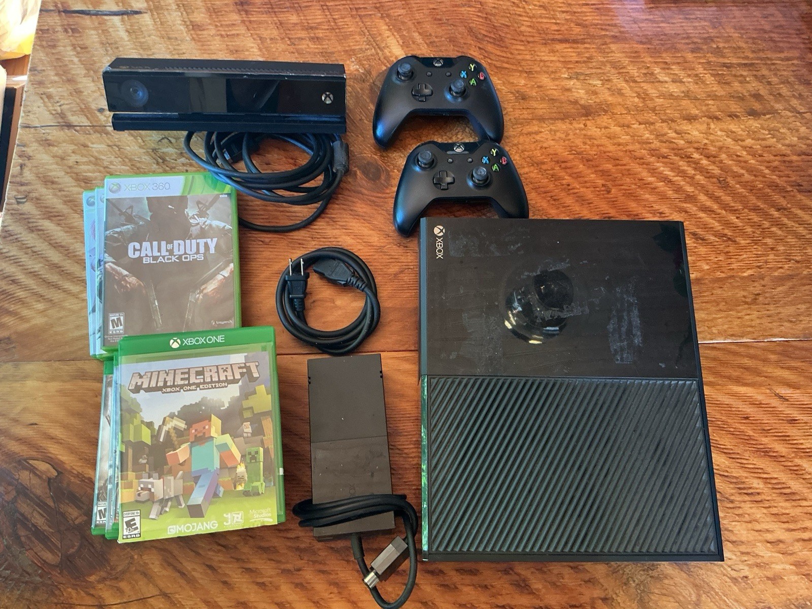 Microsoft Xbox One 1540 console bundle with 15 game, 2 controllers, And Kinect