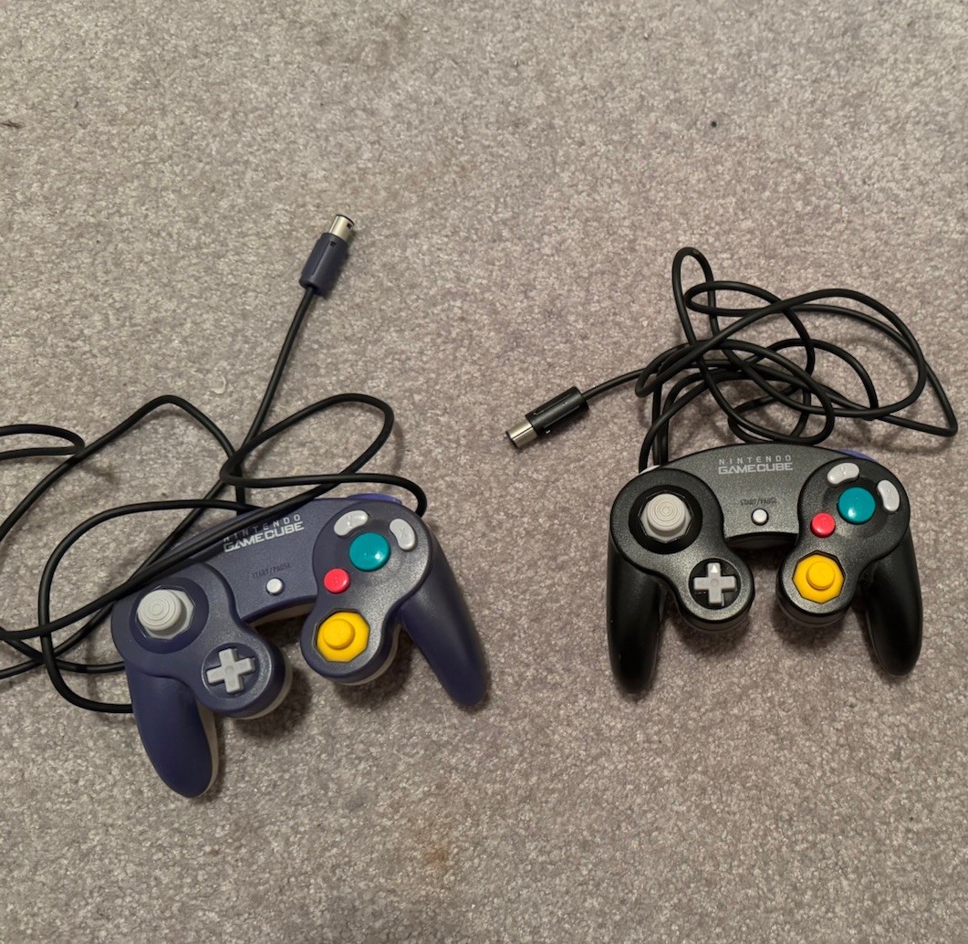 Nintendo GameCube – Complete In box with 2 additional controllers & Memory Card