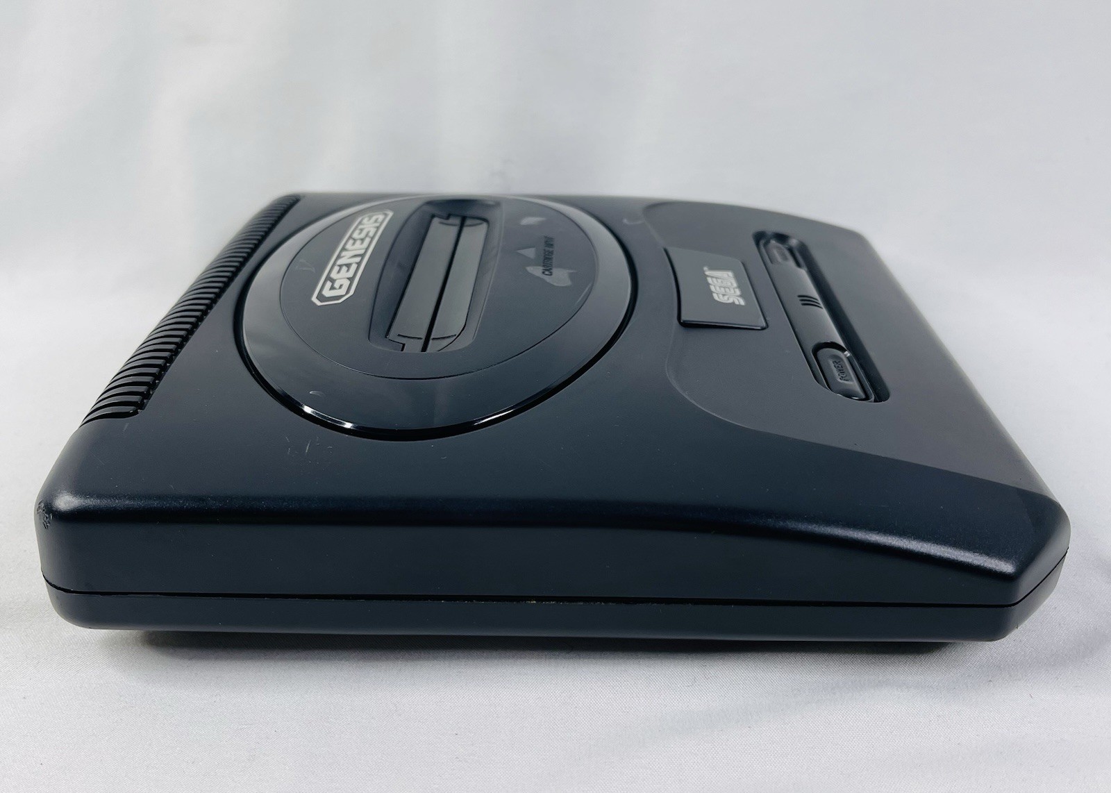 SEGA GENESIS SYSTEM CONSOLE ONLY MODEL 2 MK-1631 ORIGINAL NO CORDS- TESTED