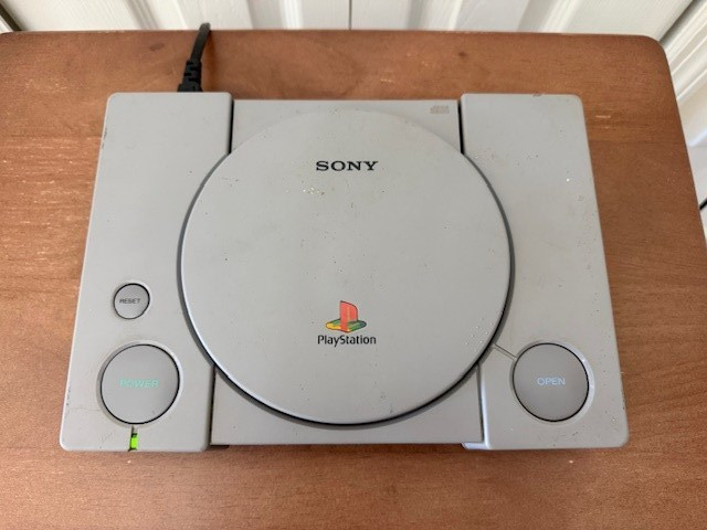 Sony PlayStation 1 Gray Console (Powers ON, but no video)