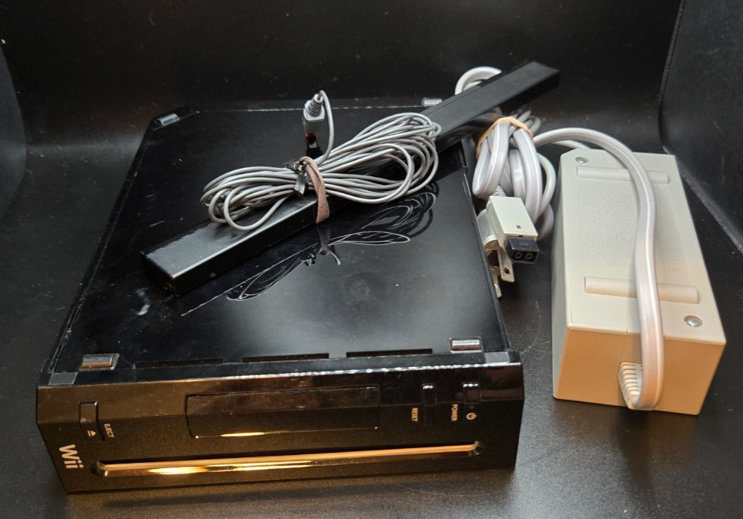 Will Console black -Power supply and Sensor bar tested No Wii Controller