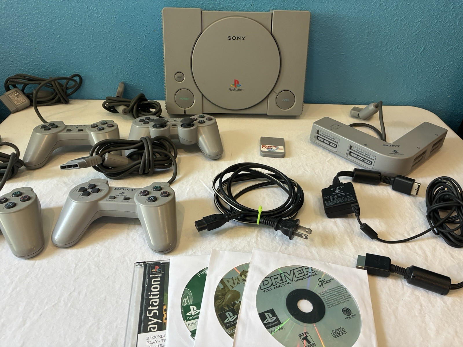 SONY PS1 PLAYSTATION 1 CONSOLE SCPH-7501 Memory Card 4 Games, 4 Controllers More