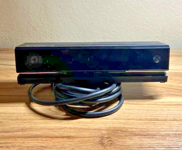 Microsoft Xbox One Original Titanfall Kinect Bundle 365GB