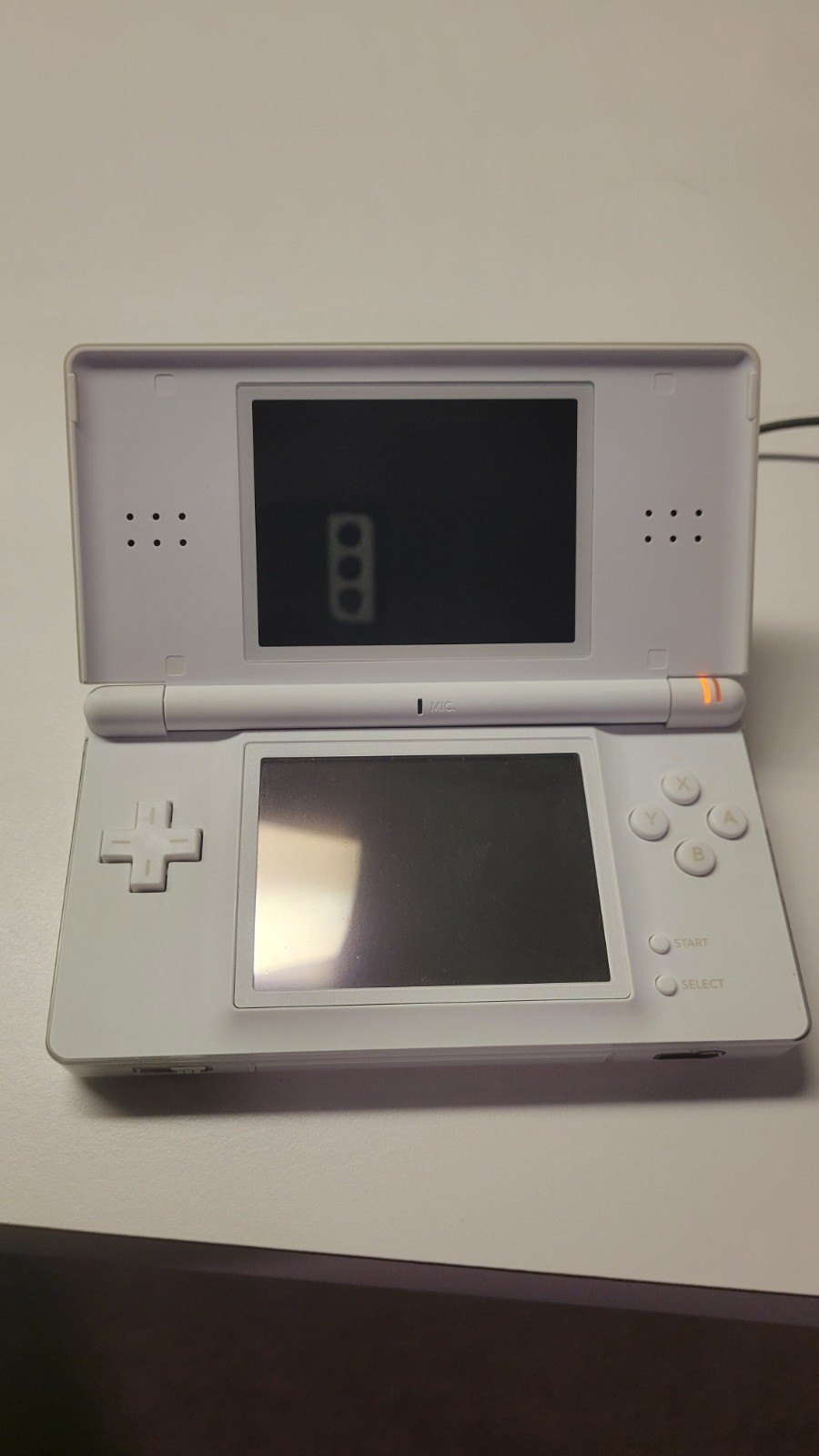 Nintendo DS Lite Handheld Console – Polar White With Charging Cord