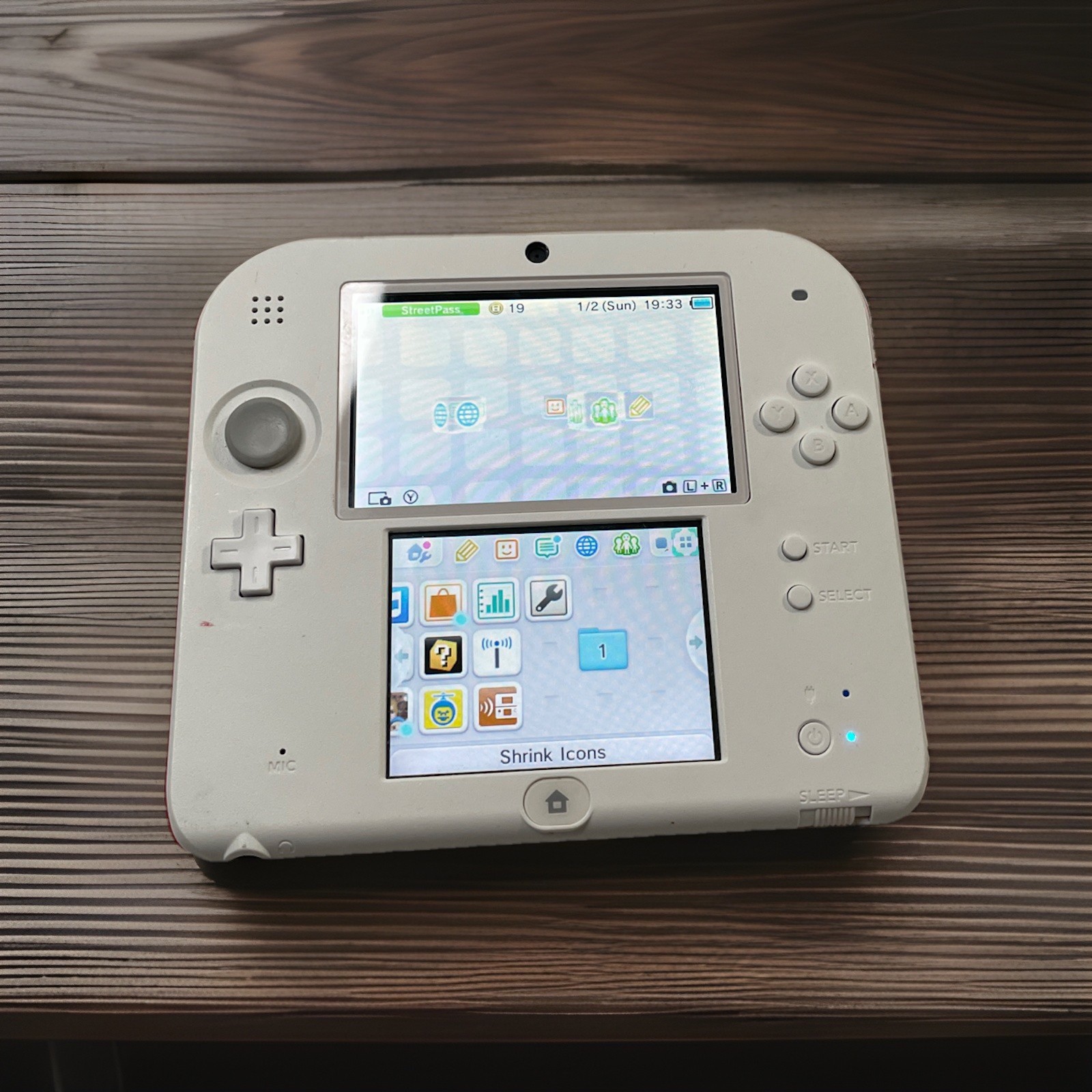 Nintendo 2DS Console White & Scarlet Red Charger Included Tested Excellent !!