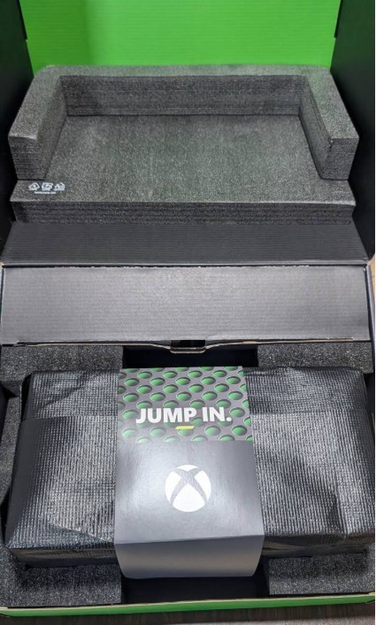 Microsoft Xbox Series X 1TB SSD Console 4K UHD | Fast Shipping from Japan