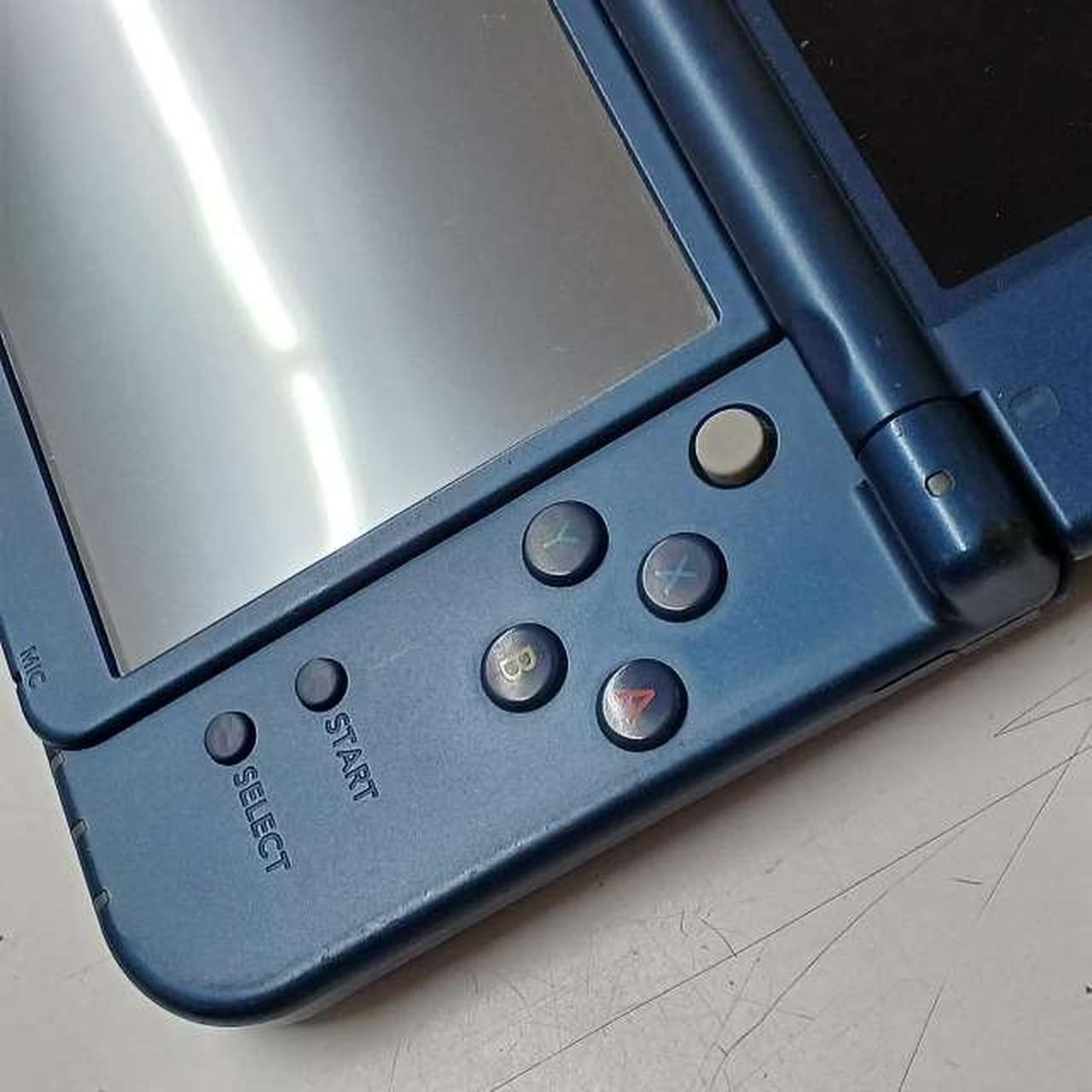 New Nintendo 3DS XL (LL) RED-001 with 4GB microSD Card Retro Game Console A3423