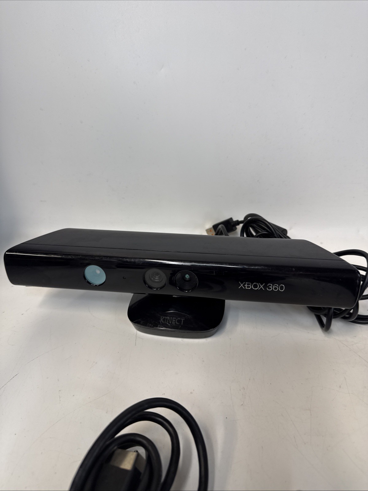 Microsoft Xbox 360 S Kinect Bundle 4GB Black Console with 1 Controller Game