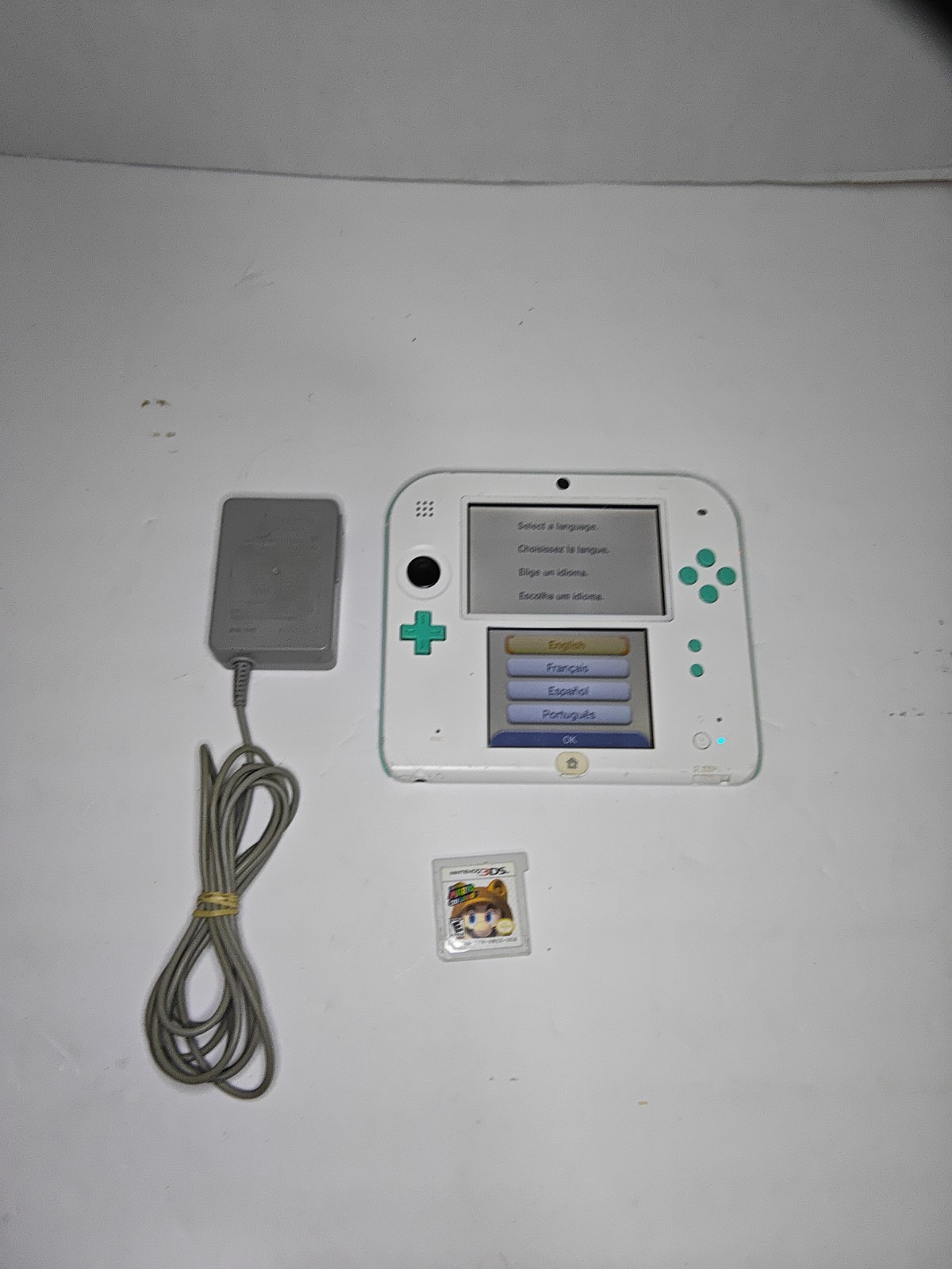 Nintendo 2DS White/Green Handheld Console w/ Stylus 4GB Super Mario 3D NTSC-U/C