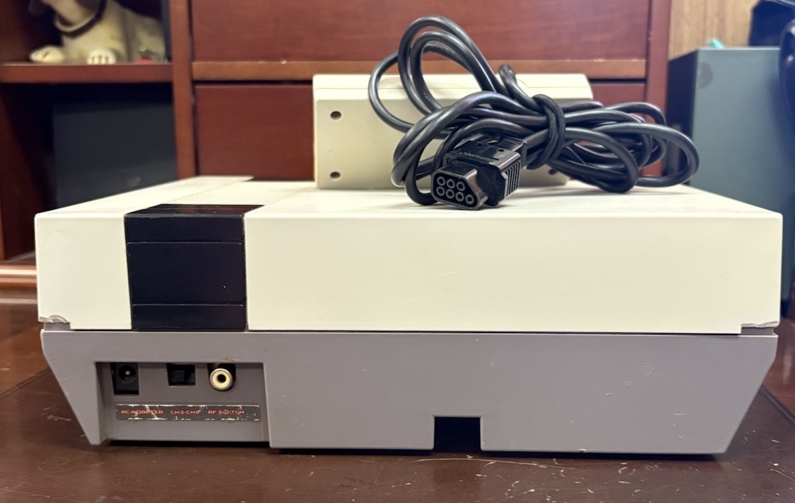 Nintendo NES-101 Gray Home Console+ Controller Not Tested