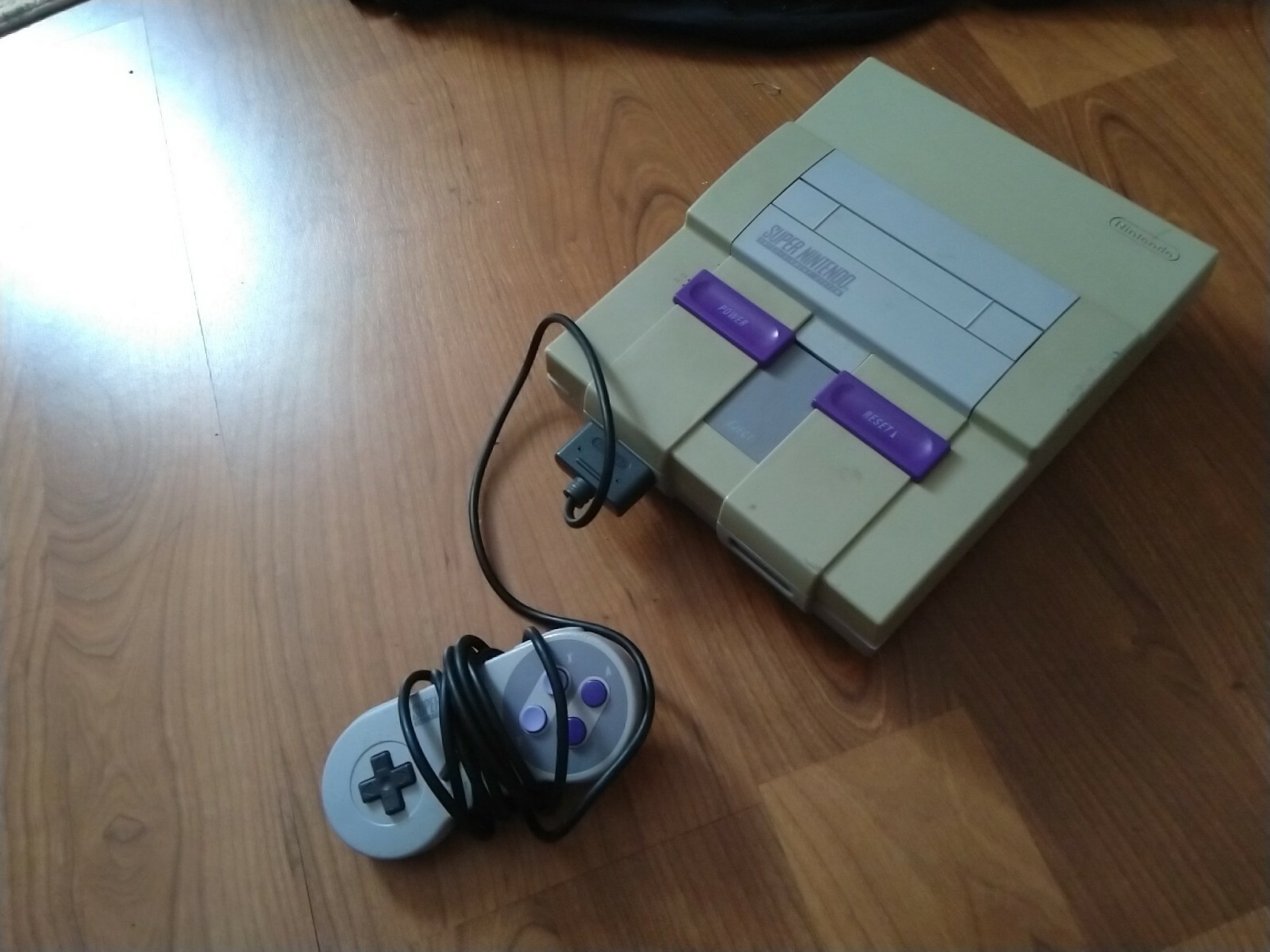 NES Gray Home Console one controller cracks in corners Nintendo Retro Console