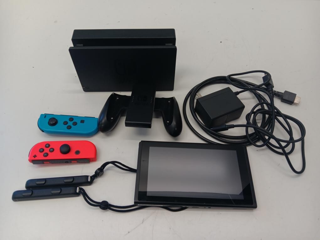NINTENDO SWITCH HANDHELD – HAC-001(-01) V2 (P07015848)