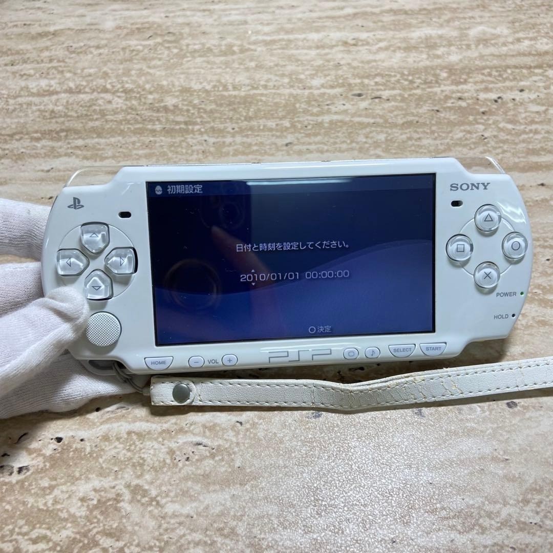 Sony PSP 2000 Ceramic White Almost Unused Complete in Box 6760