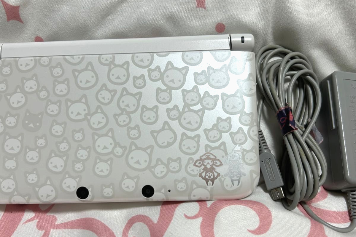 Nintendo 3DS XL Monster Hunter 4 Special Pack Airou White w/ Box No Software