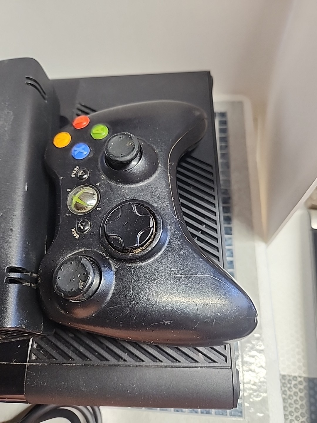 Microsoft Xbox 360 E Console W/HDD/Cords + Controller Glossy Black