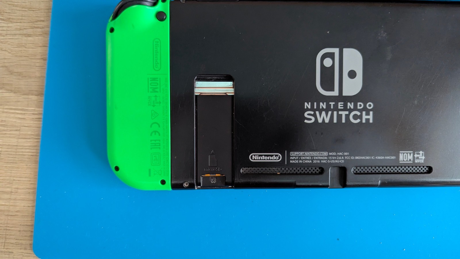 Nintendo Switch (2016, First Wave, XAW, Unpatched) Joy-Cons, Dock, TotalMount