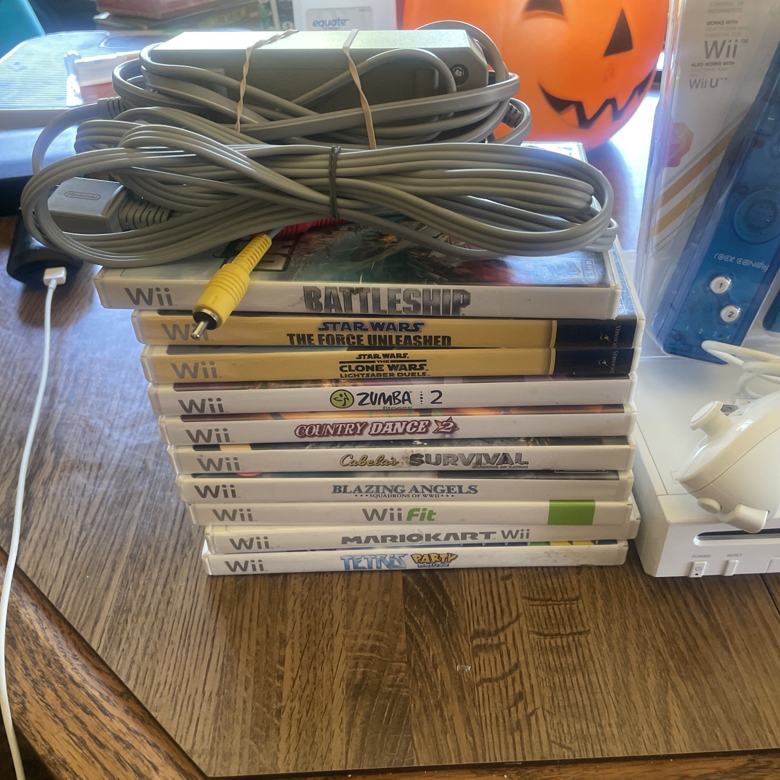 Nintendo RVL-101 Wii Console – White with Games. Tested And Working
