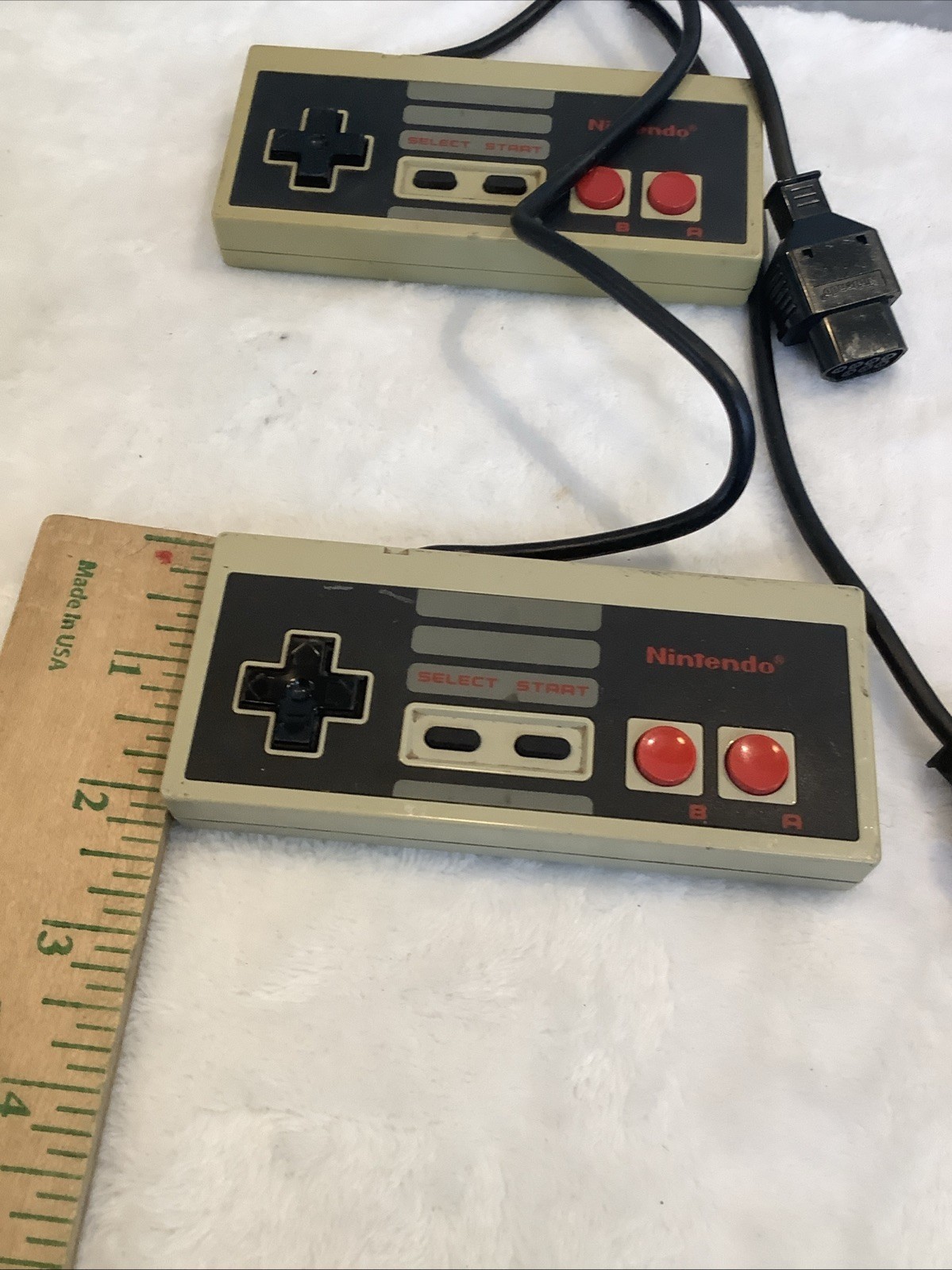 Nintendo Entertainment System Cons+ 2 Controllers + Super Mario Bros./ Duck Hunt