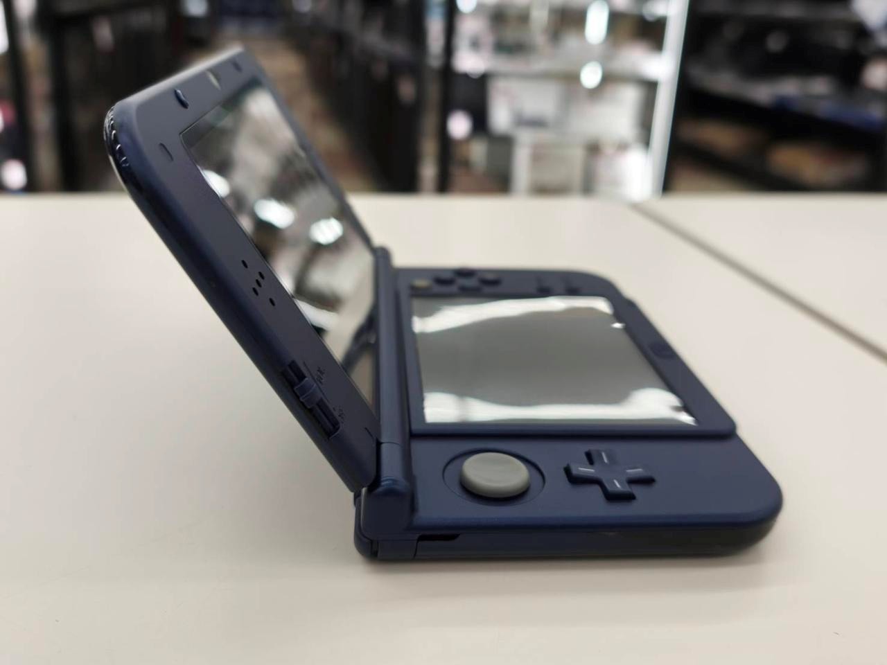 New Nintendo 3DS XL (LL) RED-001 Metallic Blue Console A2263