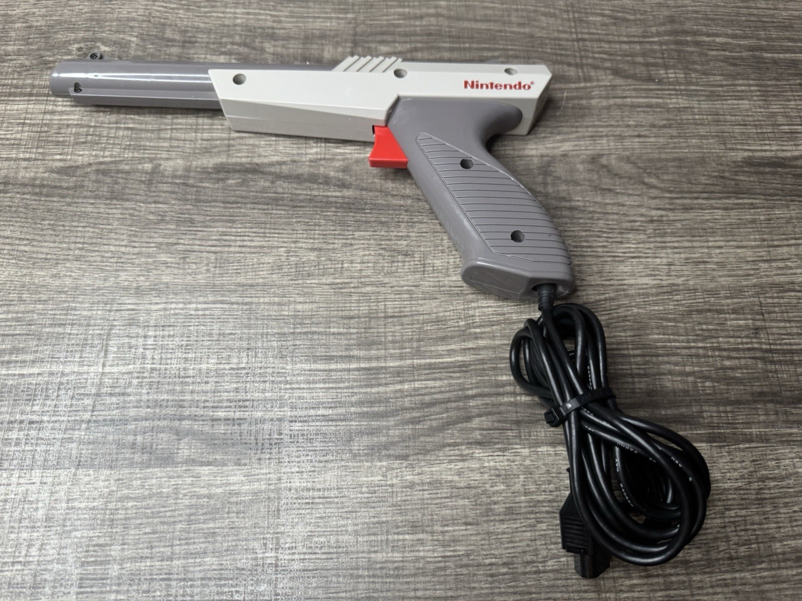 Nintendo NES Console with Extra Controller Grey Zapper and Game Tested Working