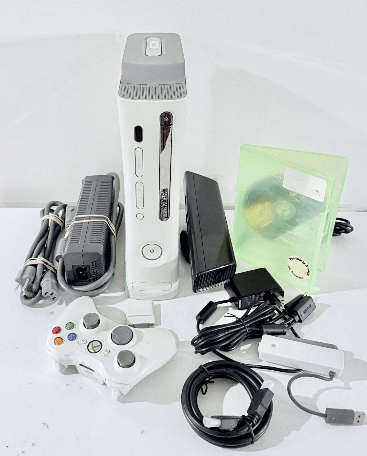 Microsoft Xbox 360 White HDMI 320GB Console Bundle Tested working!
