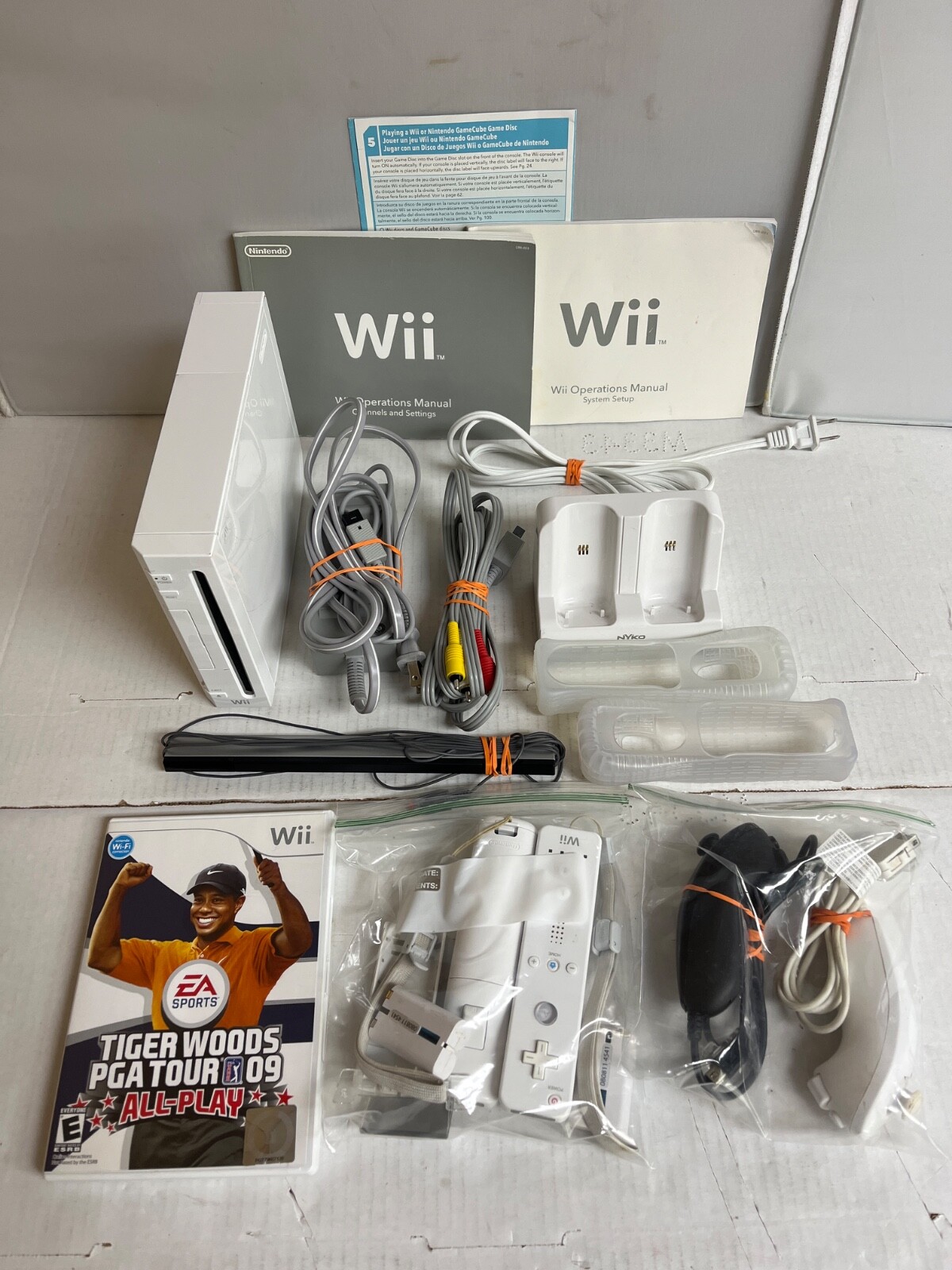 Nintendo Wii White Console RVL-001 W/ 2 Controllers Nunchucks Charger Tiger Wood