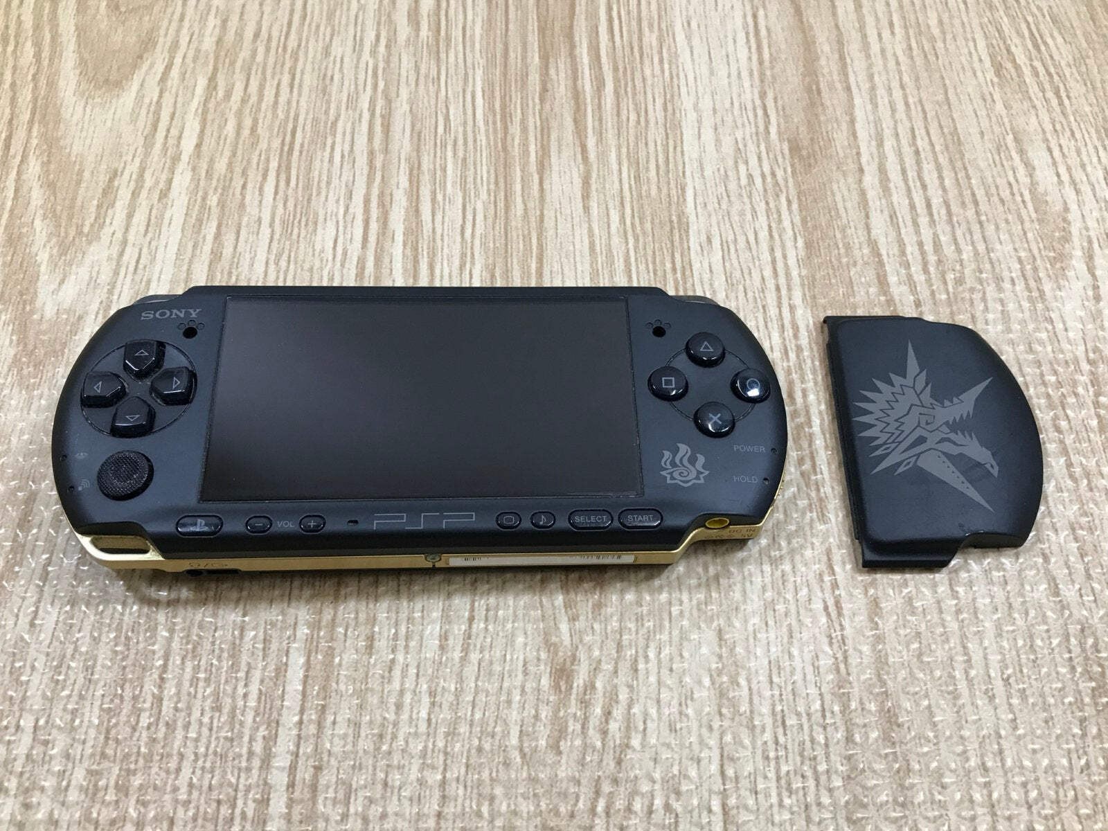 PSP-3000 MONSTER HUNTER 3RD Ver. Console Japan – With Defects GE1735