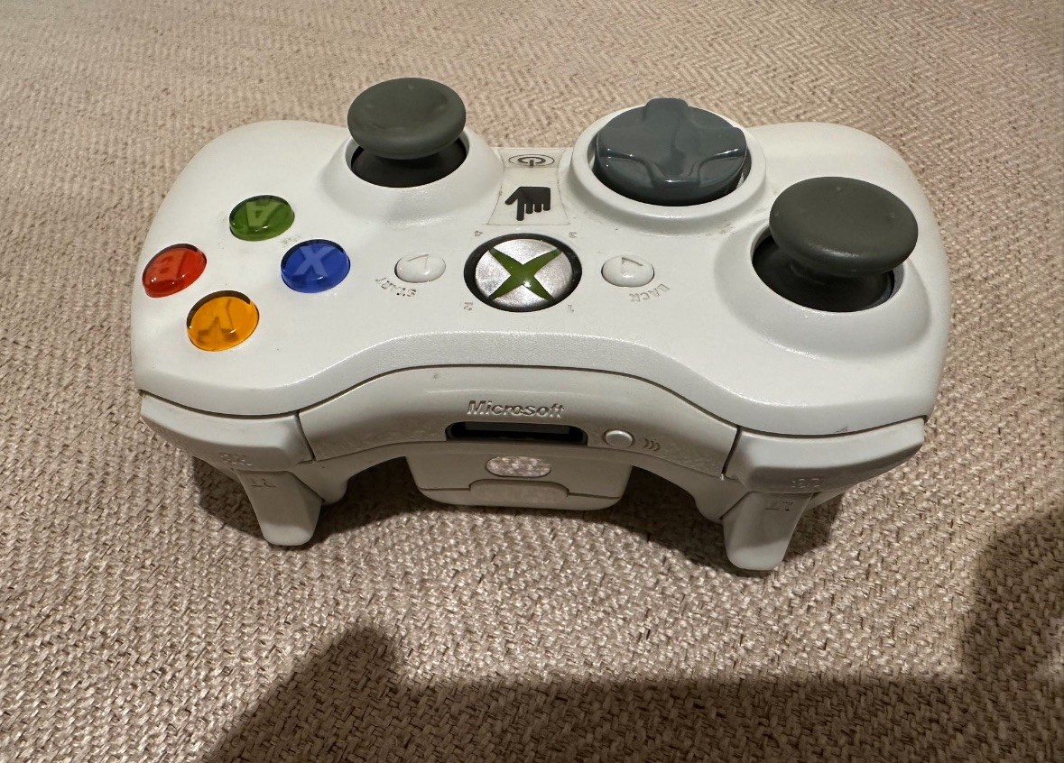 Microsoft Xbox 360 Pro System Bundle 60GB White Console with controllers, cables