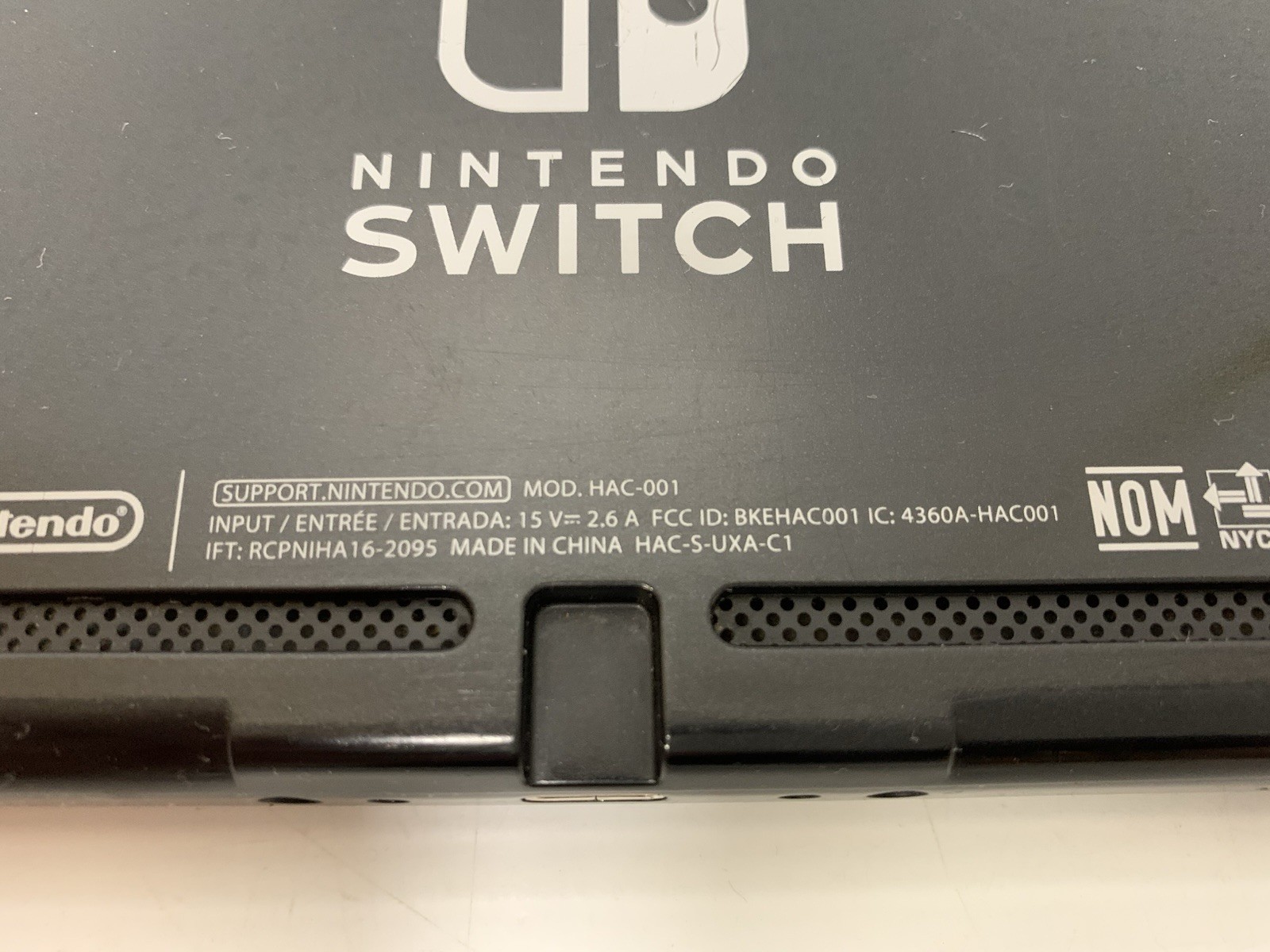 Nintendo Switch HAC-001 w/Hori Split Pads and Charger Working