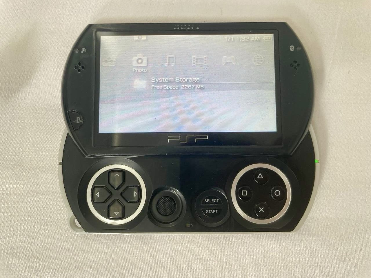 Sony PSP Go PSP-N1006 PlayStation Portable – Black