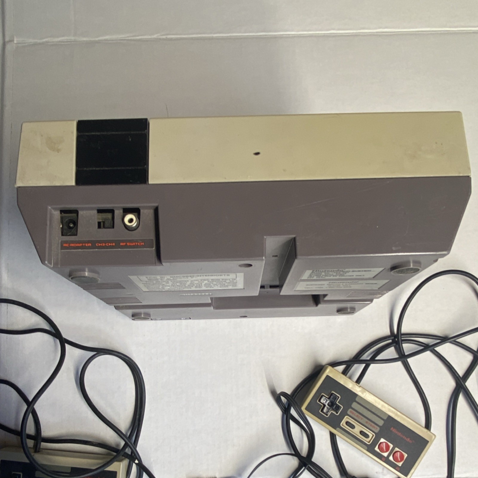 Nintendo NES-001 Console Gray Black with Controllers and AV Cables