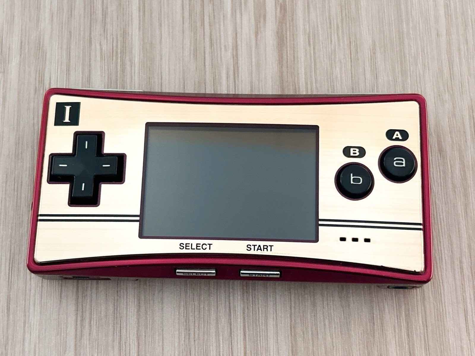 Nintendo GameBoy Micro 20th Anniversary Edition Famicom w/ Charger – Excellent