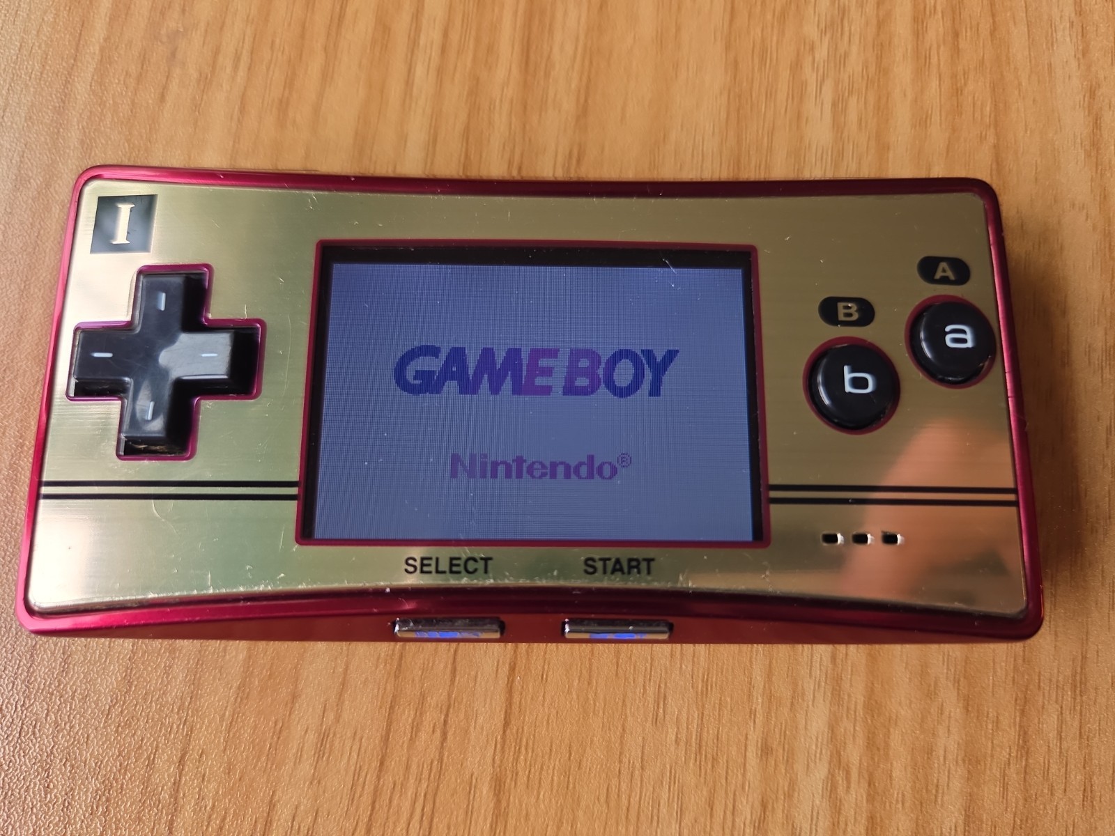 Nintendo Game Boy Micro 20th Anniversary Edition Famicom W/charger
