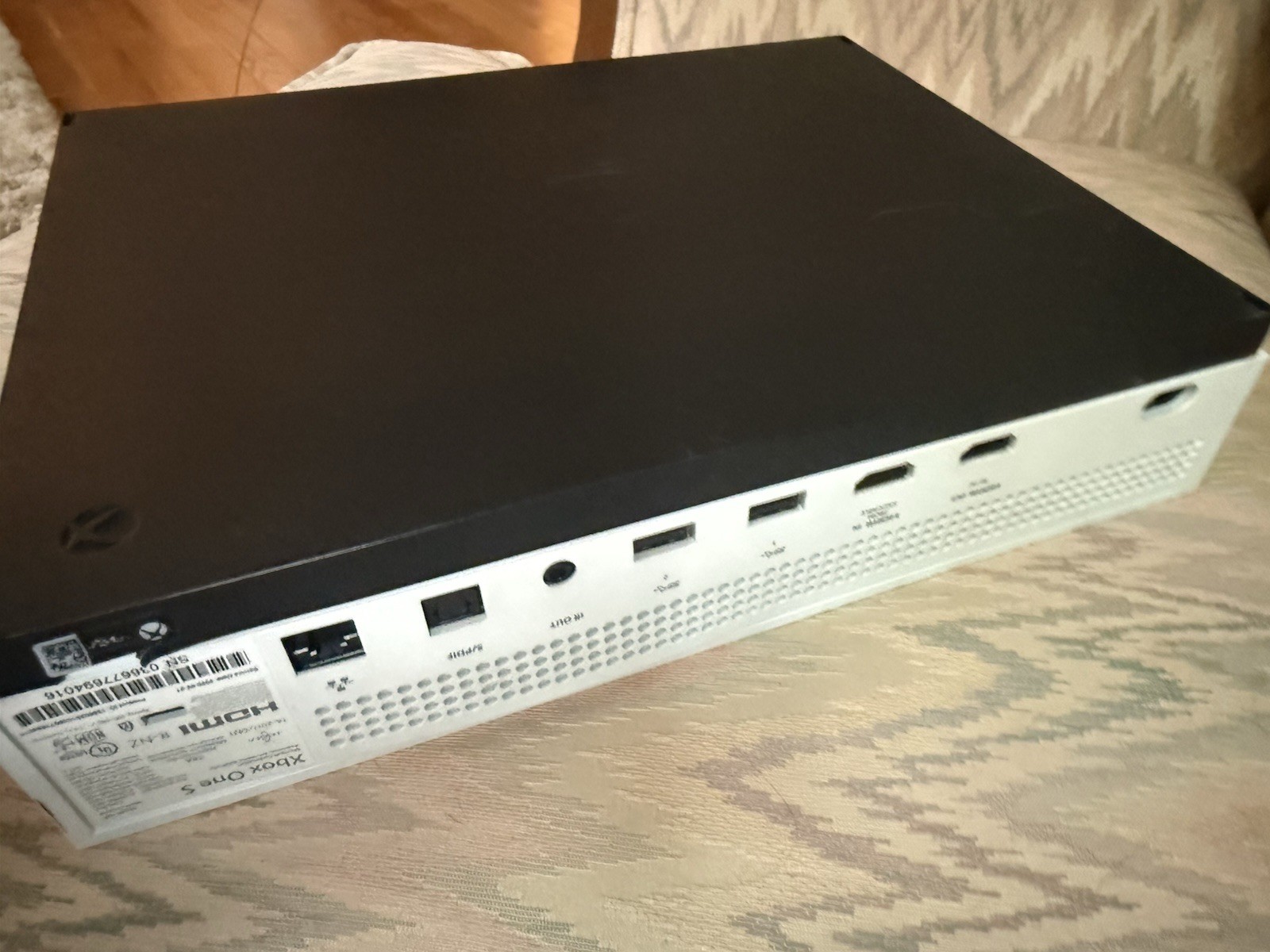 Microsoft Xbox One S 1TB White 4K UHD Blu-Ray Wi-Fi Console Model 1681.