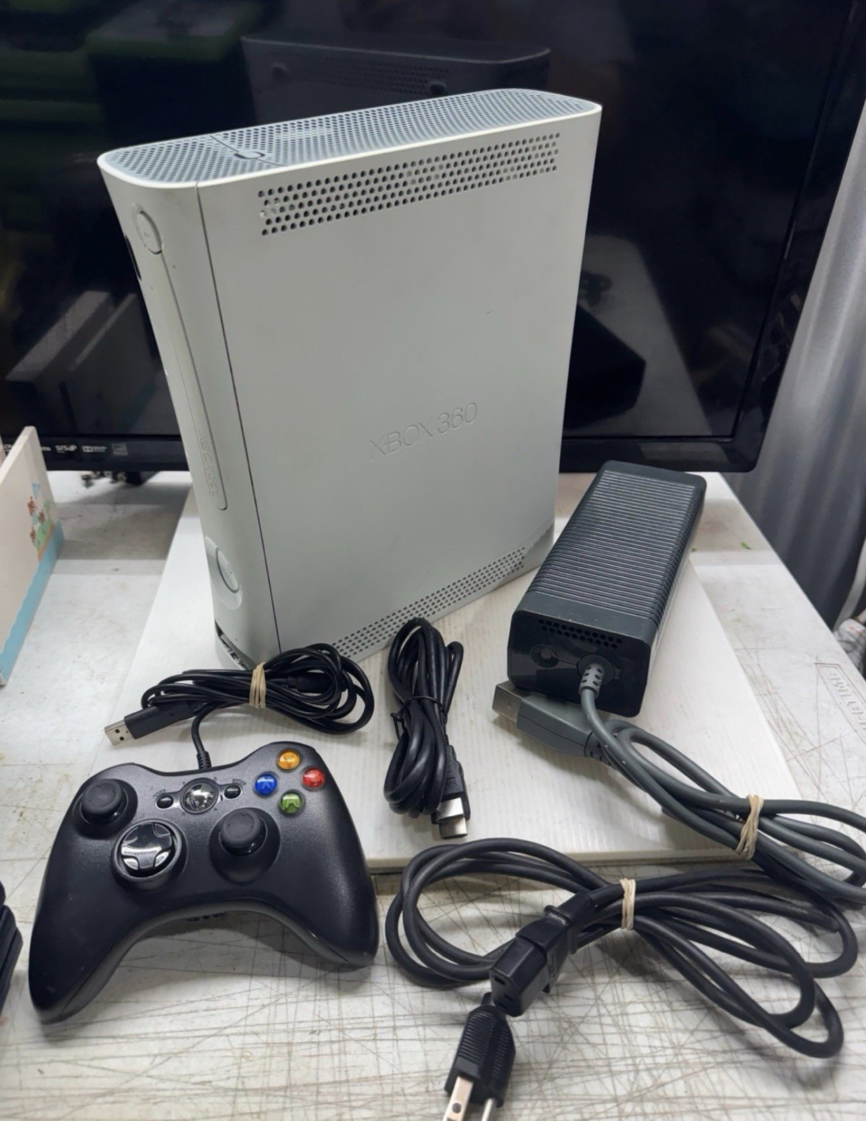 Microsoft Xbox 360 with Wired Controller – White Console