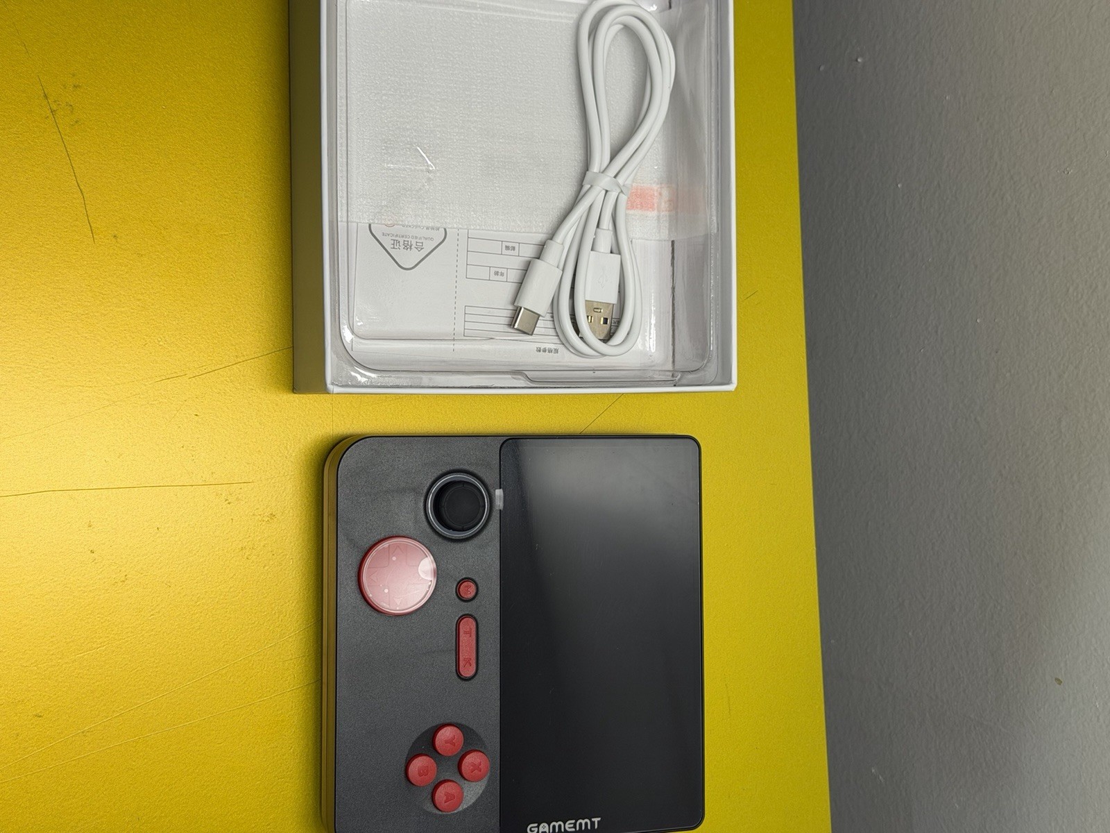 Gamemt Jellymini5 Handheld Game Console Black/Red 64GB Wi-Fi USB-C