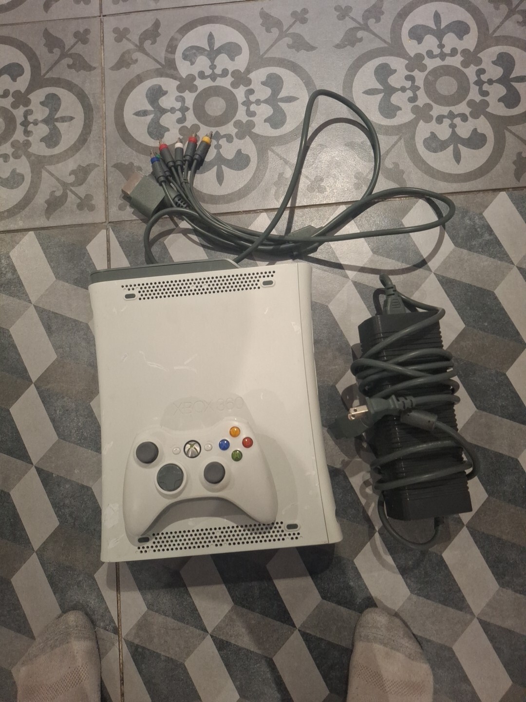 Microsoft XBox 360 Pro 4GB 2K6 Bundle – White