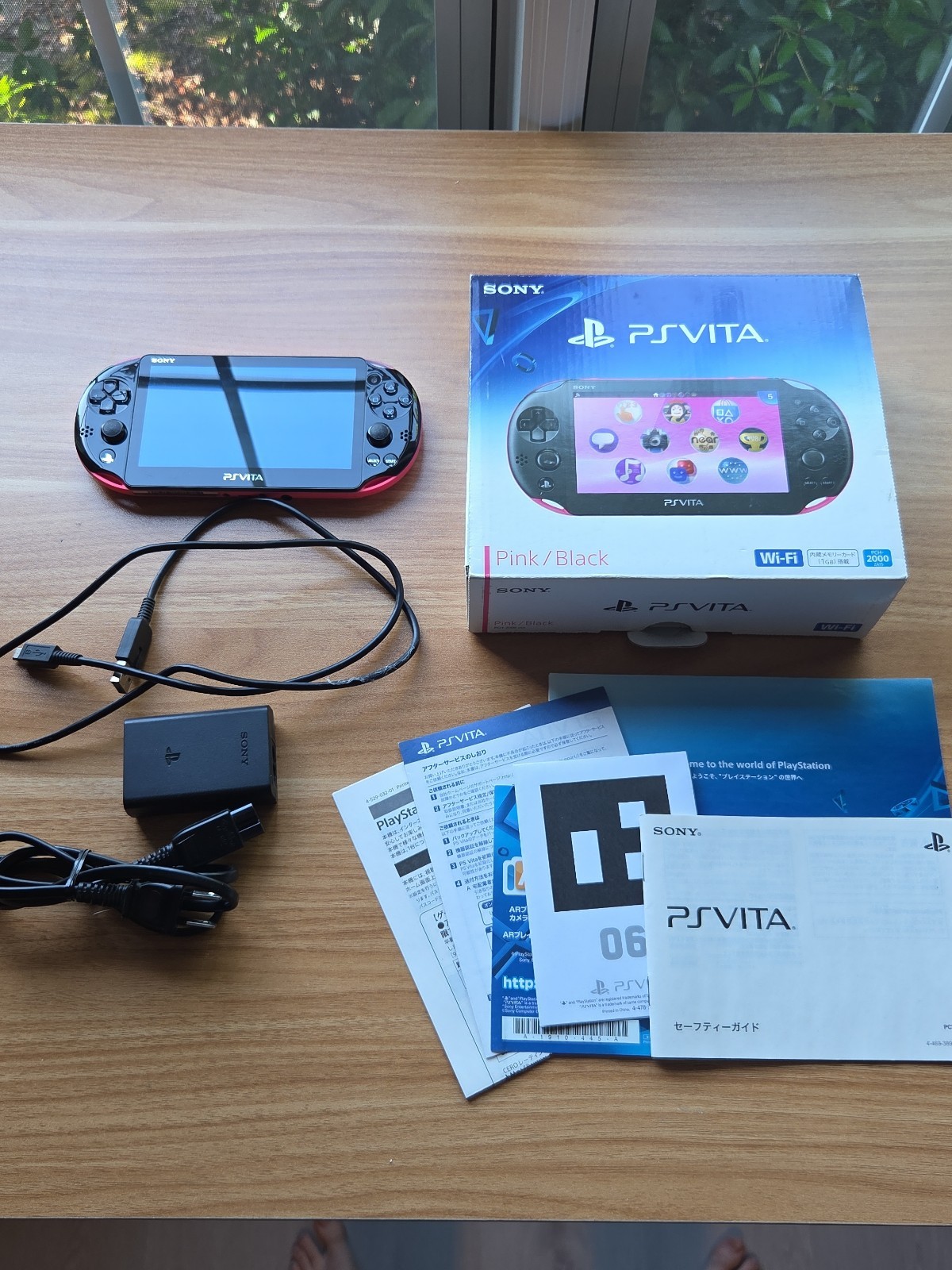 Sony PS Vita Console PCH-2000 Pink/Black Complete Box CIB Japan Region Free