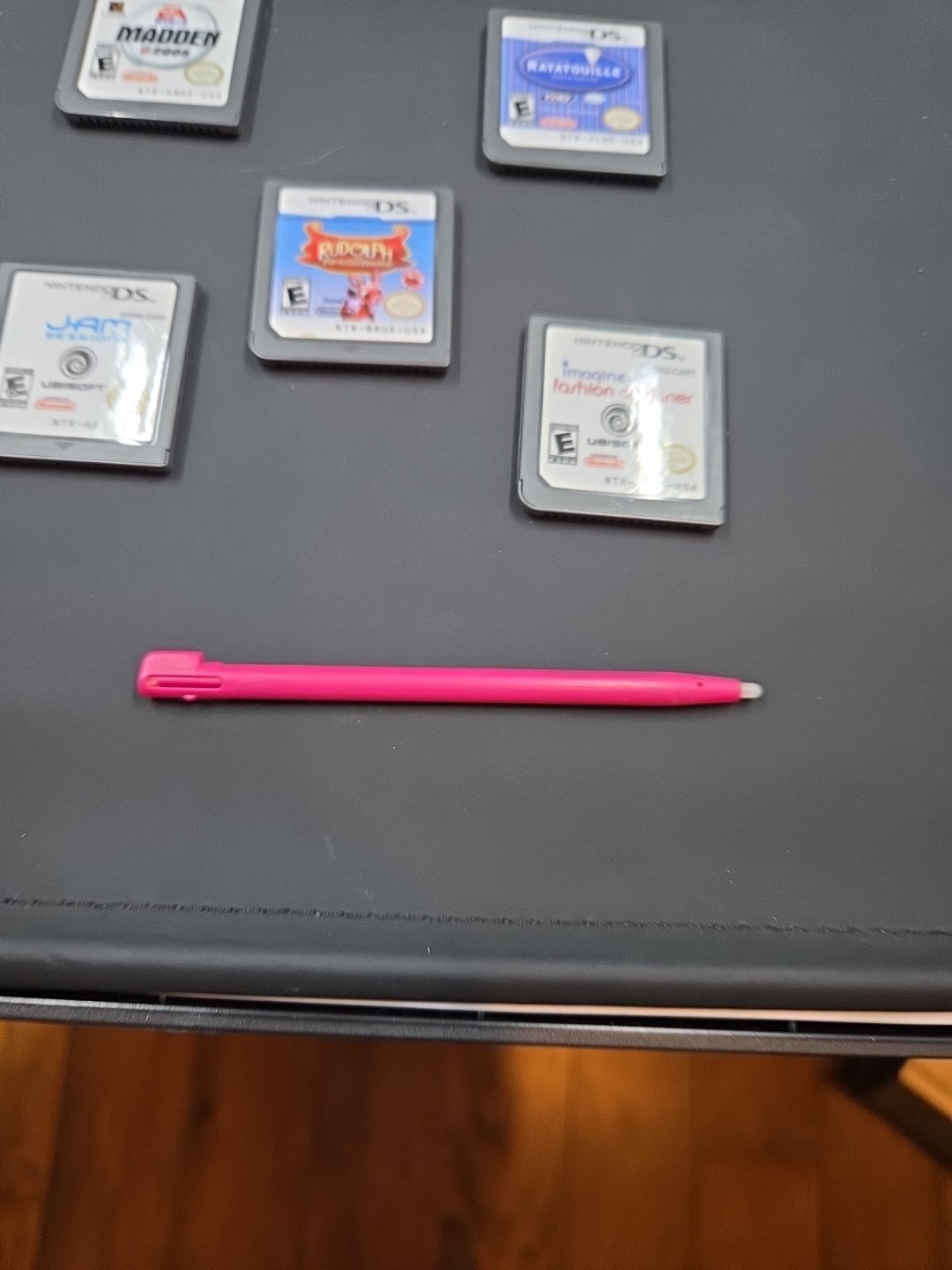 Nintendo DSi Handheld Console TWL-001 (USA) Black (Tested ) 5 Games & Charger