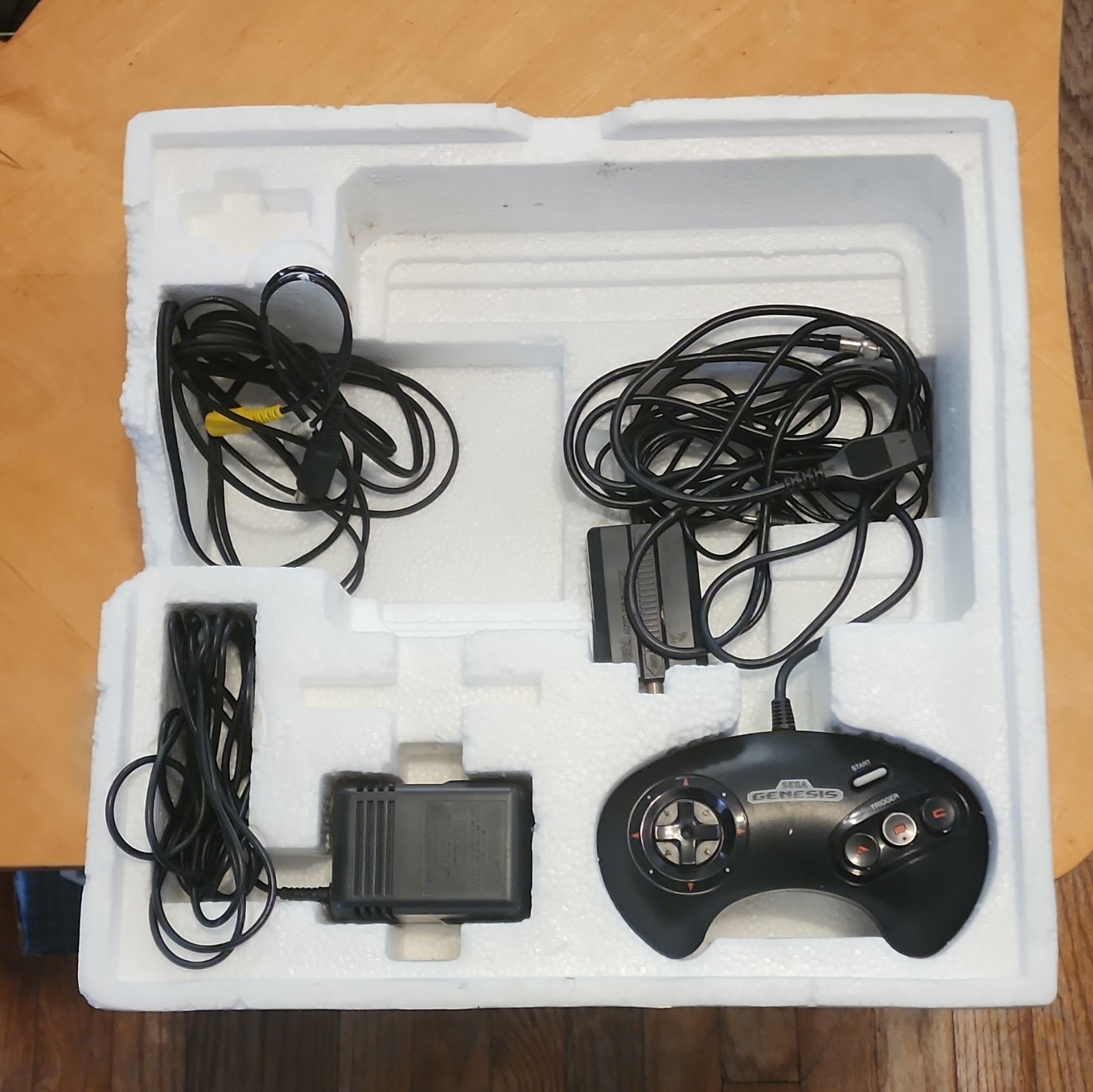 SEGA Genesis Model 1 16-Bit Console Black NTSC-U/C w/ Box Controllers AV Power