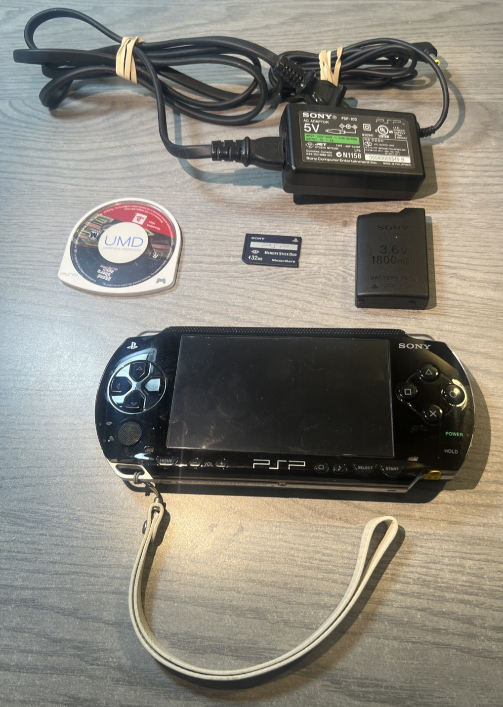 Sony PlayStation Portable PSP-1001 64GB – Grand Theft auto – CLEAN, For Parts